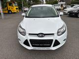 Ford Focus Lim. Titanium - Ford Focus aus 2011: Limousine