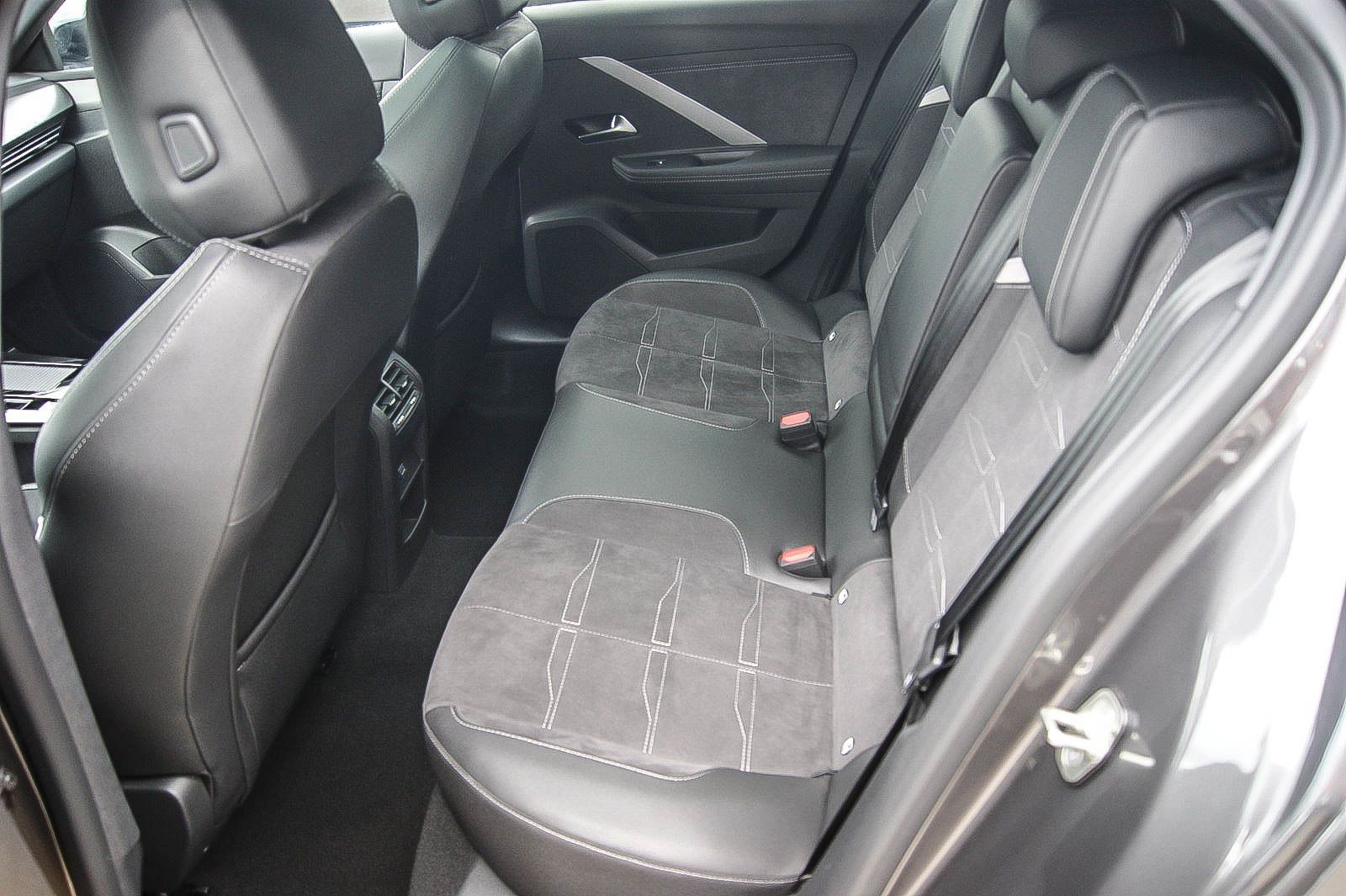 Fahrzeugabbildung Opel Astra L 1.5 Aut ULTIMATE HEADUP ANHZV 360° PANO