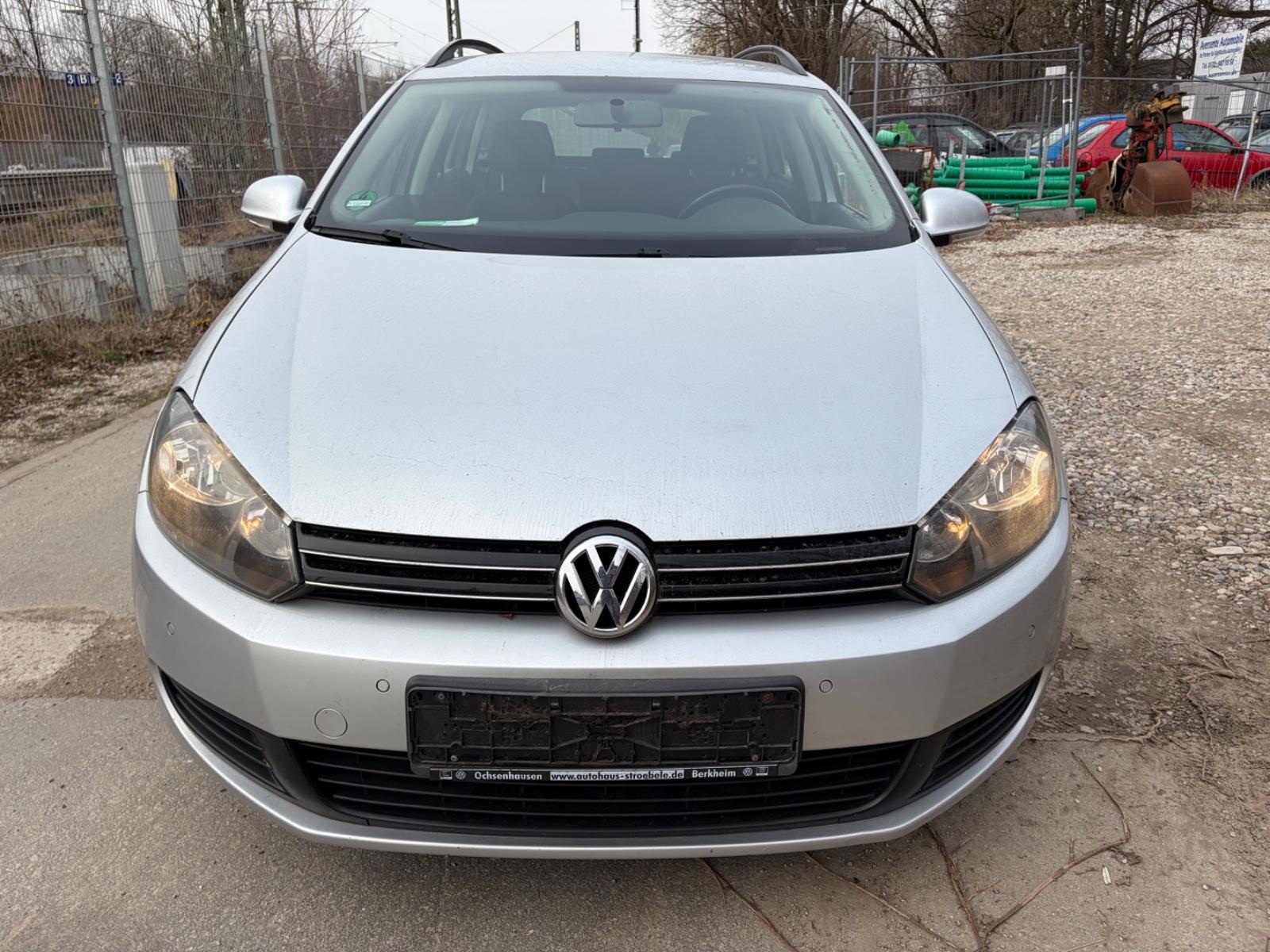 Volkswagen Golf 2010 — rear view