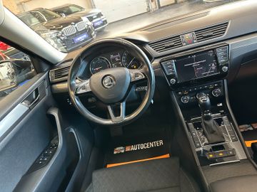 Skoda Superb Combi Style 4x4 *SZHZ*PDC*AHK*NAVI*KLIMA*