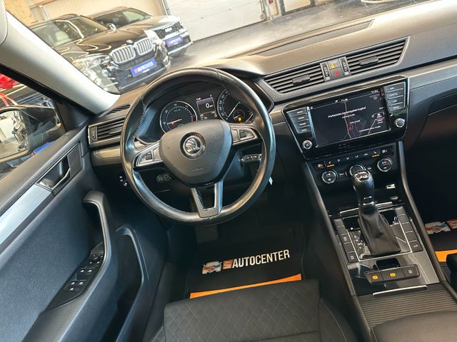 Skoda Superb Combi Style 4x4 *SZHZ*PDC*AHK*NAVI*KLIMA*