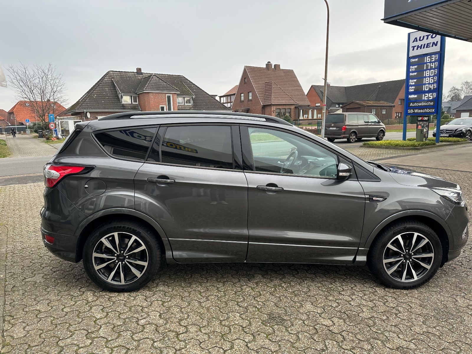 Fahrzeugabbildung Ford Kuga 1.5 EcoBoost ST-Line Navi/BiXenon/Sound/SHZ