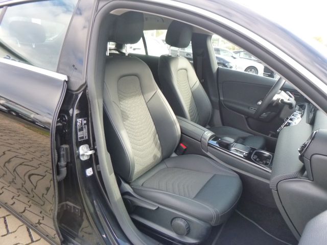 Fahrzeugabbildung Mercedes-Benz CLA 180 Shooting Brake >AUT/NAVI/Teilleder<