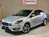 Ford Focus Lim. Titanium°NAVI°KLIMA°SHZ°PDC°TÜV NEU° - Ford Focus: Limousine