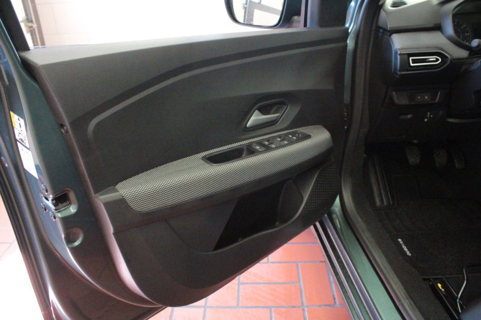 Fahrzeugabbildung Dacia Sandero TCe 100  ECO G Expression*Winterpaket*