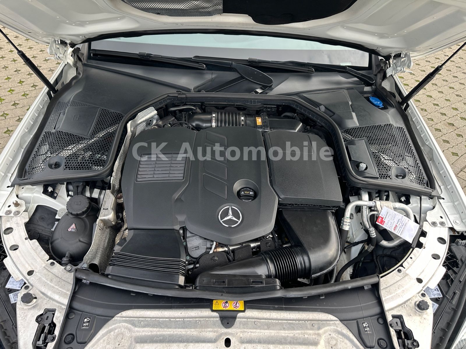 Fahrzeugabbildung Mercedes-Benz C300d T 4Matic Avantgarde/Burmeste/Navi/LED/360°