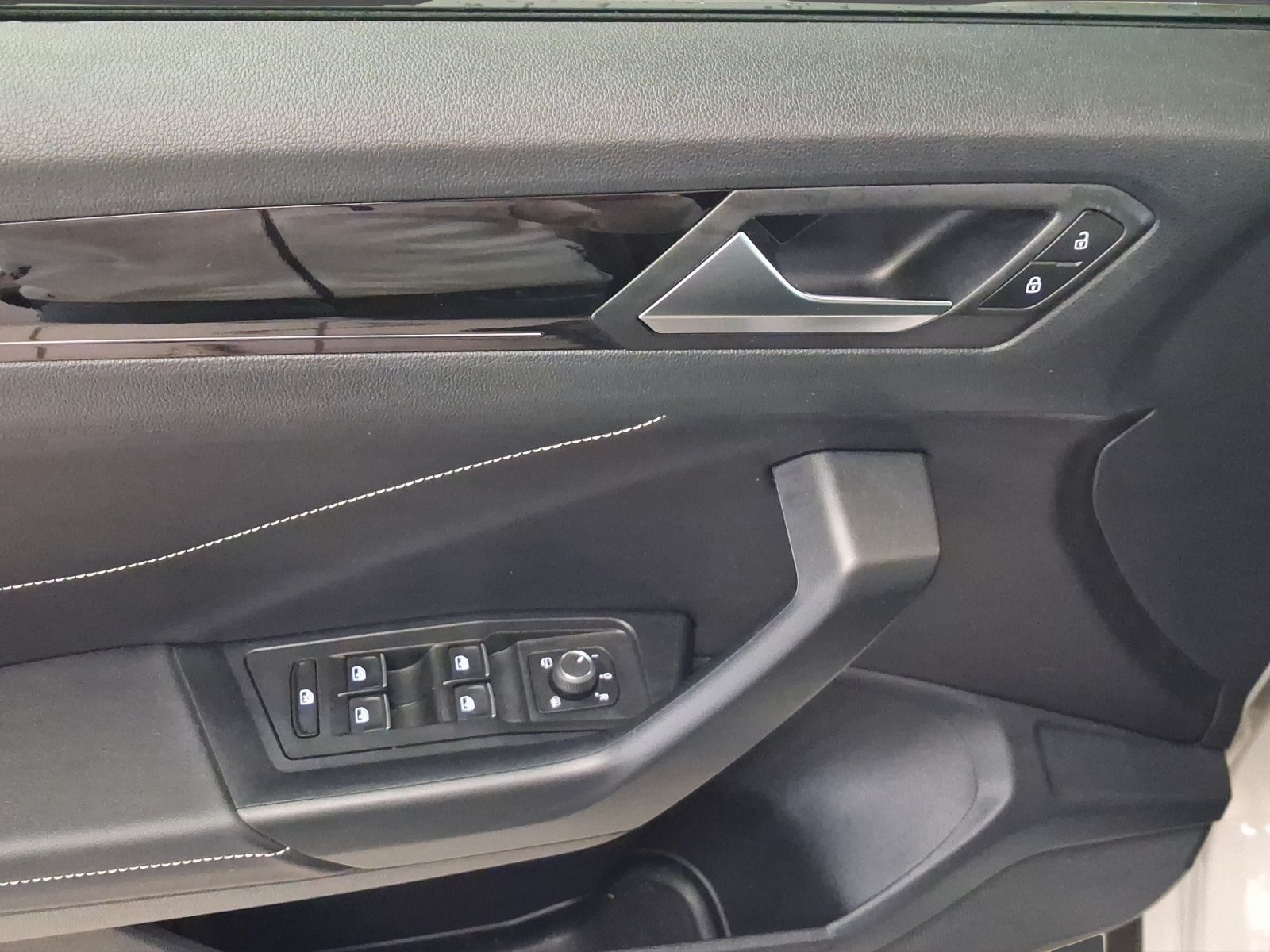 Volkswagen T-Roc - Bild 15
