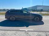 BMW i5 eDrive40 Touring  M-Sport AHK LED Garantie 29 - schwarze BMW i5