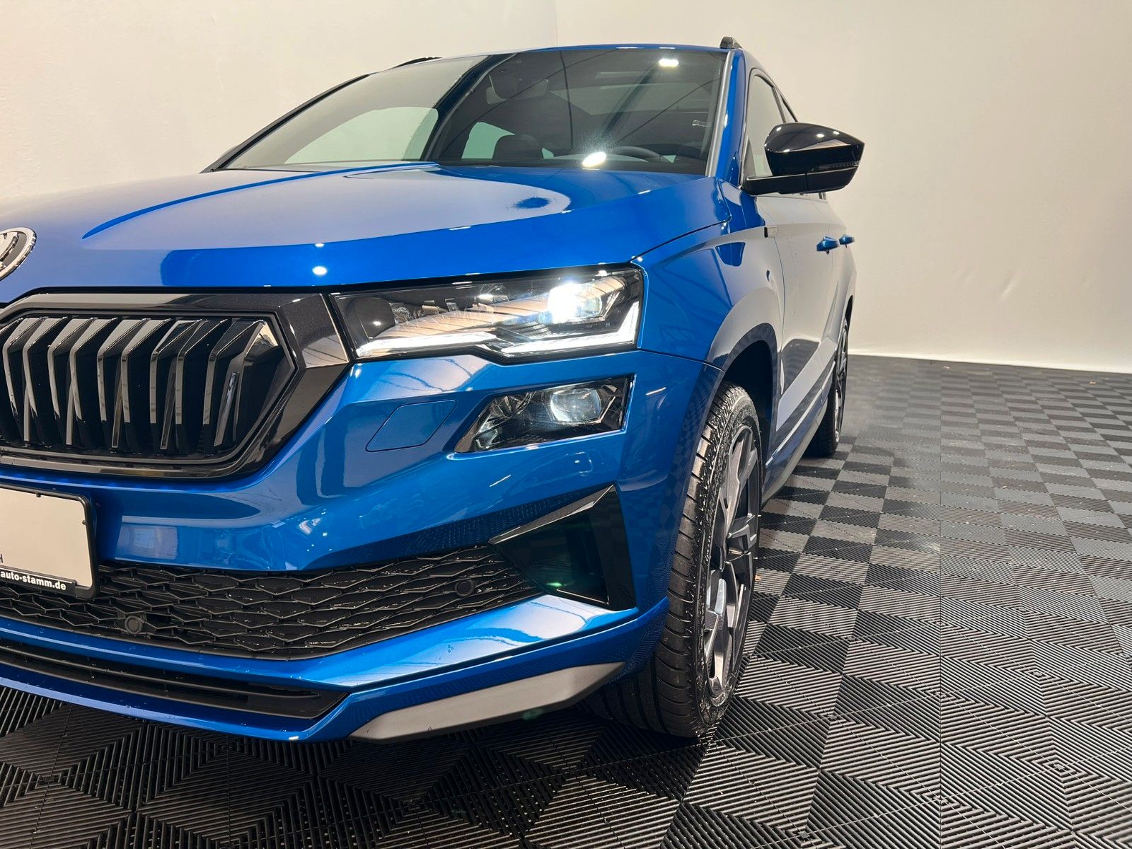 Fahrzeugabbildung SKODA Karoq Sportline 4x4 -Leder - AHK - Pano - Rfk