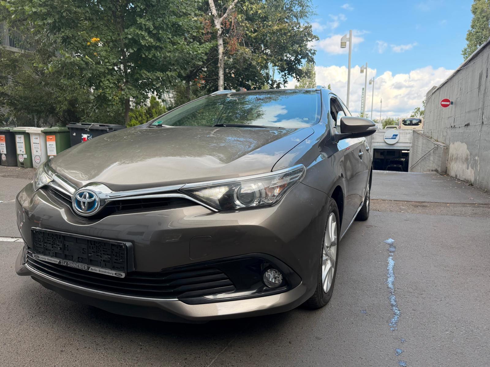 Toyota Auris Touring Sports Hybrid Cool