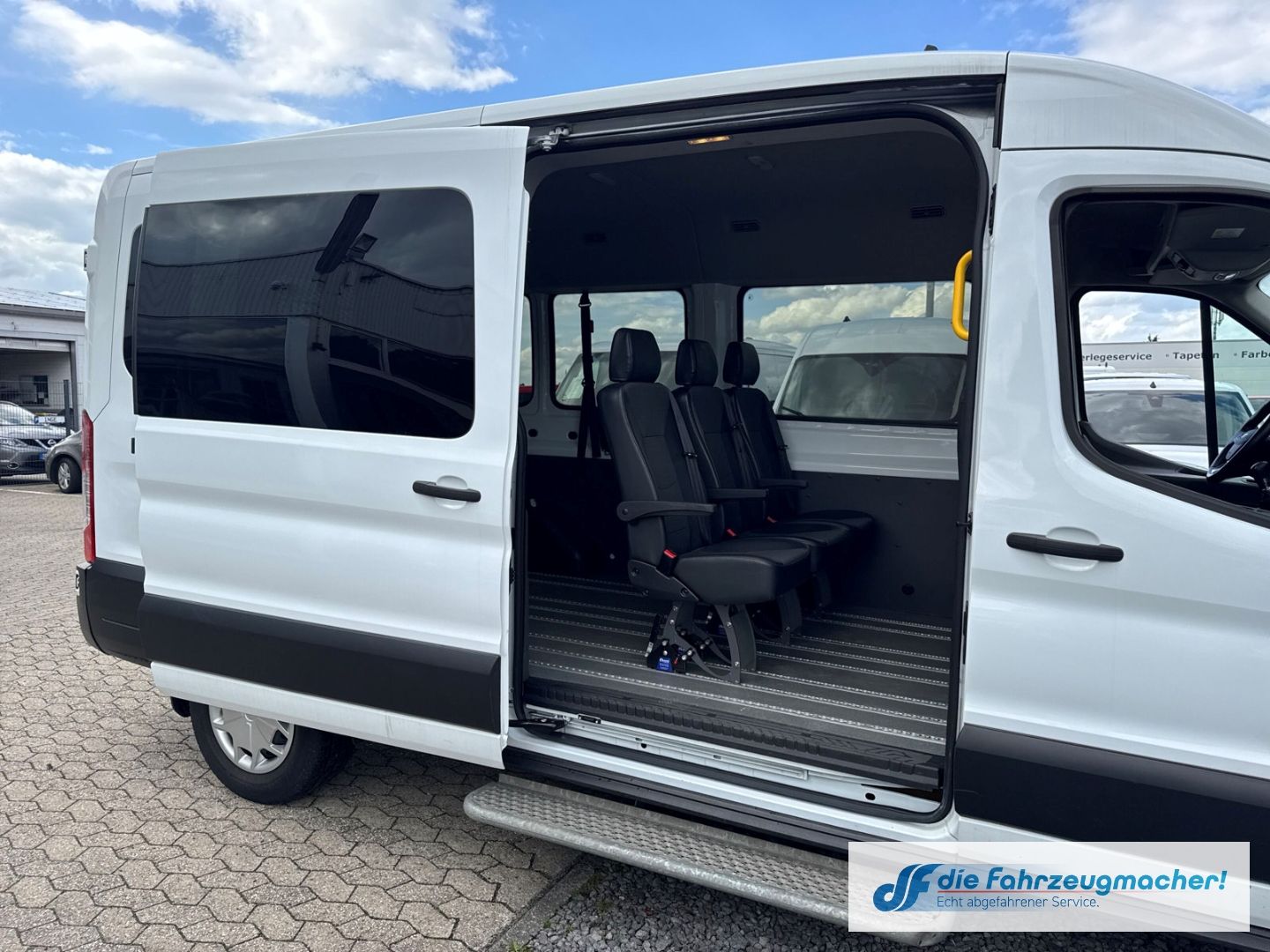 Fahrzeugabbildung Ford Transit Kombi 350 L3 Trend Lift Temp Tel.-Vorb.