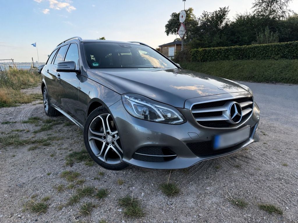 Image of Mercedes-Benz E 300