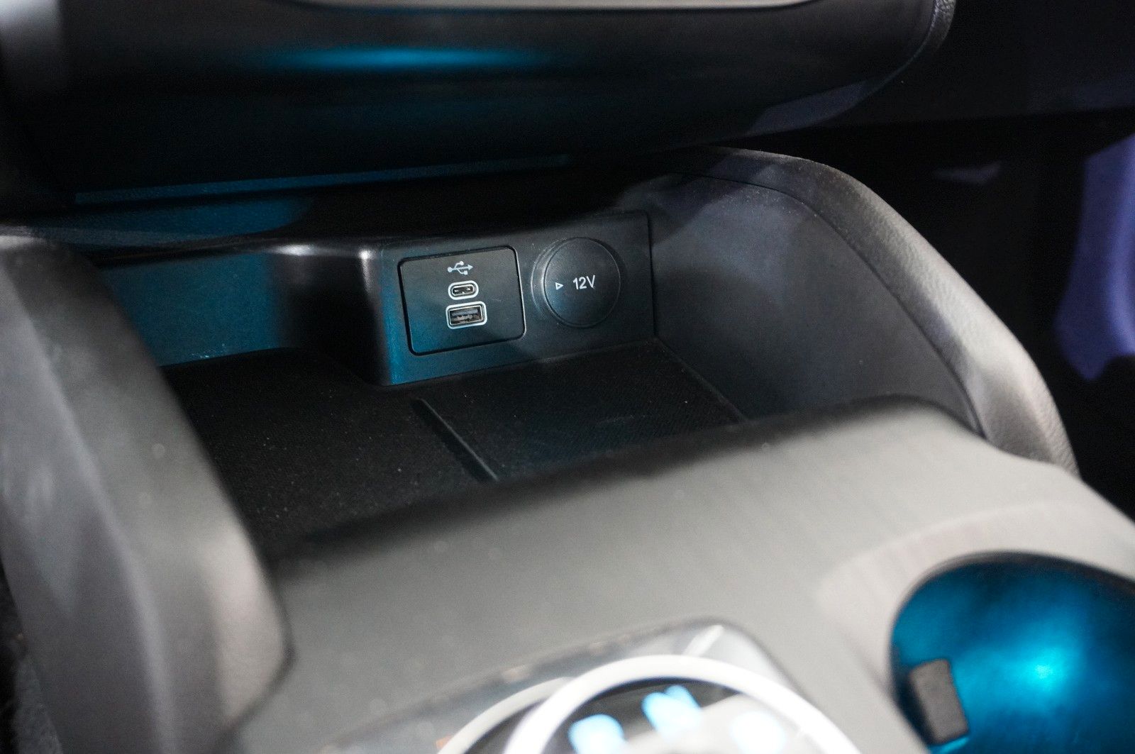 Fahrzeugabbildung Ford Focus Turnier 1.5D TITANIUM NAVI/LED/KAMERA/DAB+