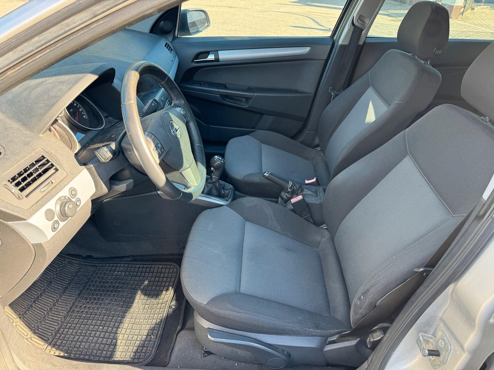 Opel Astra 2007 — photo 12