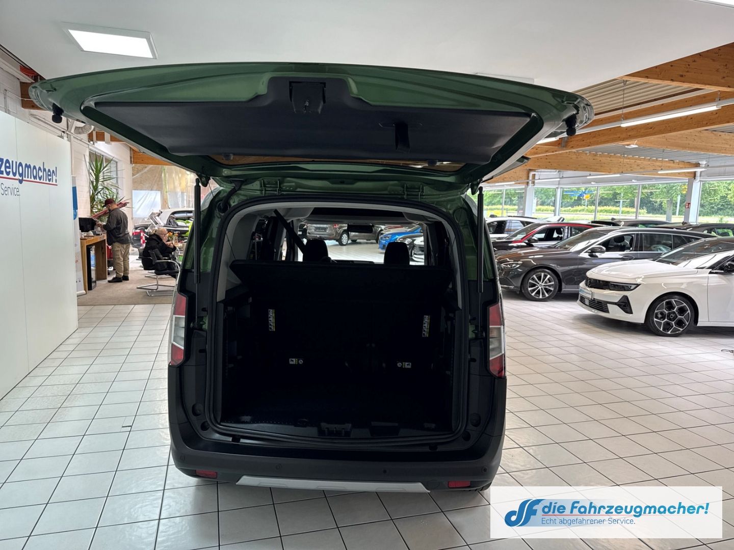 Fahrzeugabbildung Ford Tourneo Courier Active Navi ACC Klimaautom DAB S