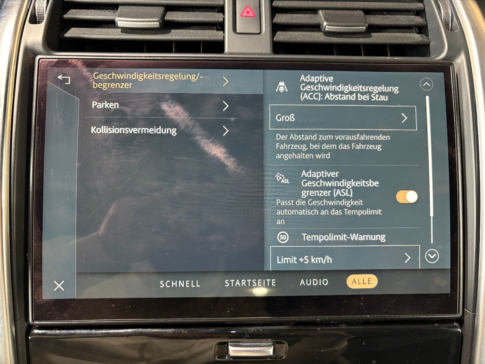 Fahrzeugabbildung Land Rover Discovery 5 R-Dynamic HSE D250 c AWD/PANO/MEMORY