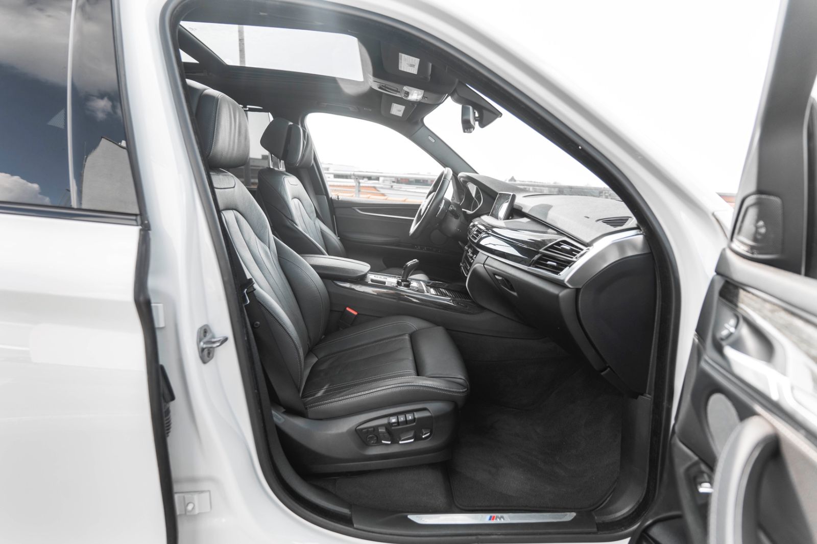 Fahrzeugabbildung BMW X5 XDrive 35d M-SPORTPAKET H&K HUD 360° CARPLAY