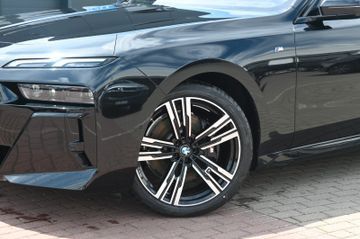 Fahrzeugabbildung BMW 740d xDrive *B&W*MASS*LUFT*360°*M-PKT PRO*21"*