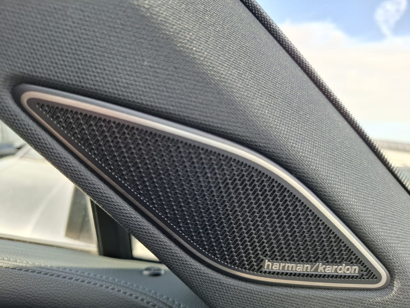 Fahrzeugabbildung Volkswagen Tiguan 2.0 TDI R-Line 4M Pano*Black*Matrix*AHK