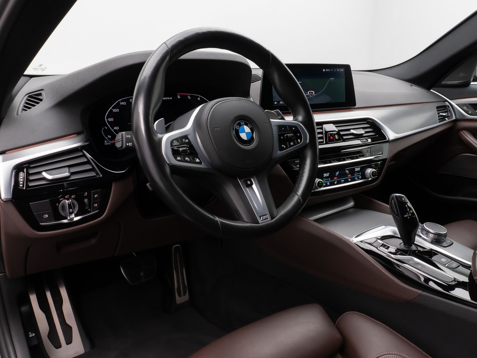 Fahrzeugabbildung BMW M550d xD Laser 360°HUD H/K AHK Komfort 20Zoll