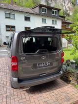 Toyota Proace (Verso) 2,0-l-D-4D 110kW L1 Family Co... - gebrauchte Toyota Proace (Verso) aus dem Jahr 2017