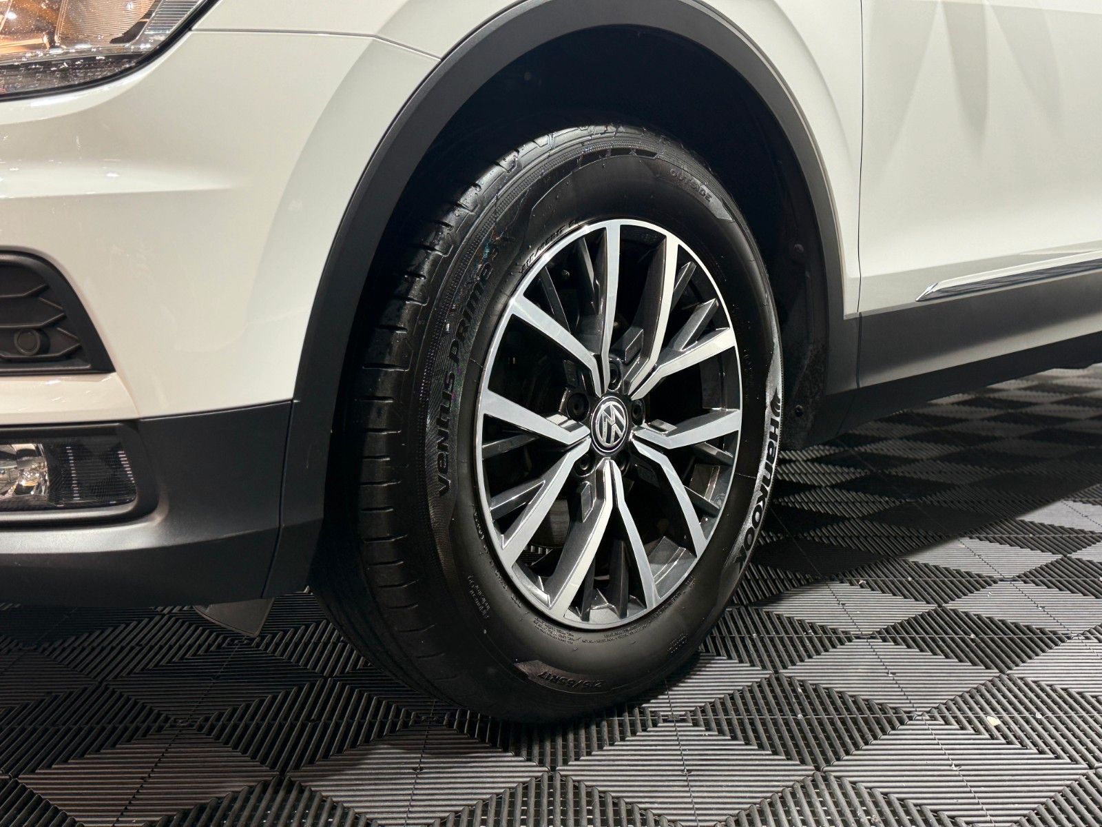 Fahrzeugabbildung Volkswagen Tiguan Comfortline DSG-4Motion-Full Link