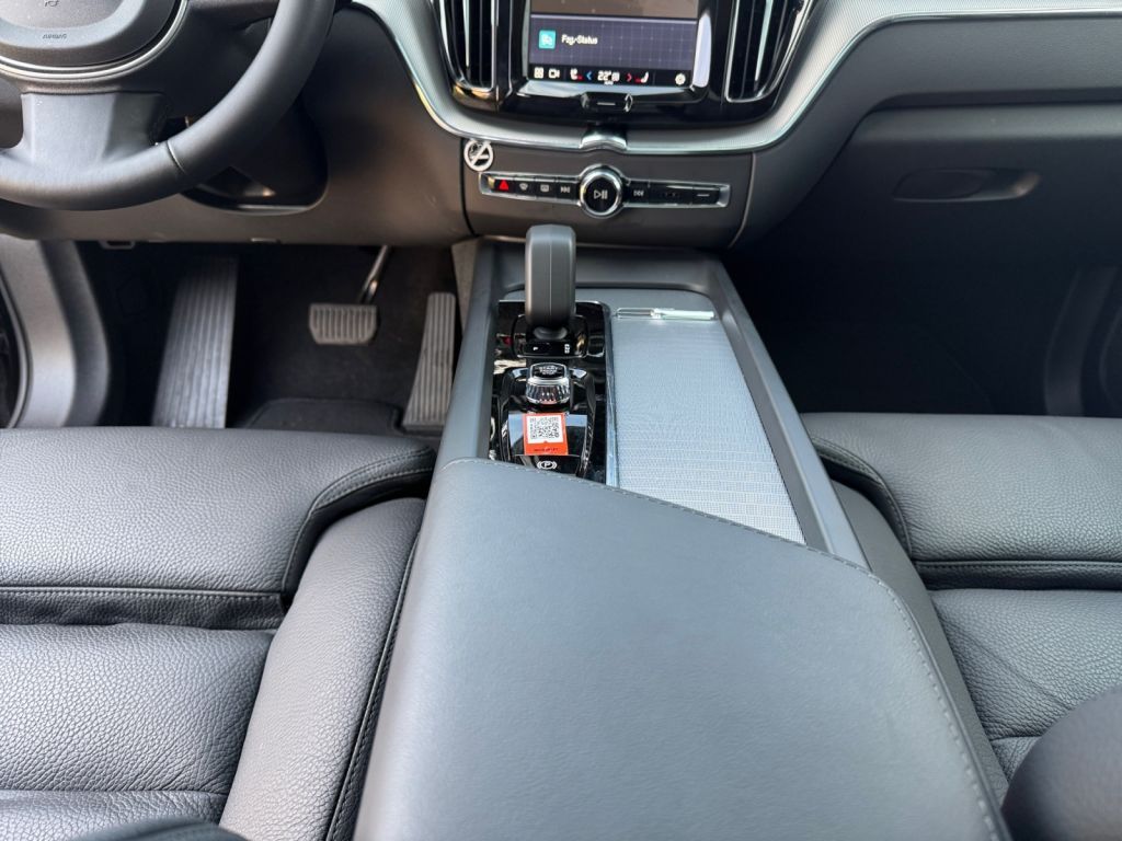 VOLVO XC60 B5 B AWD Ultra Dark Harman/Kardon 360° VOLVO XC60 B5 B AWD Ultra Dark Harman/Kardon 360°