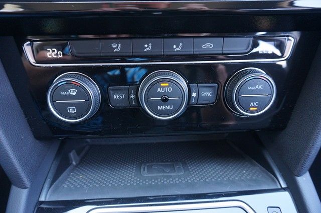 Fahrzeugabbildung Volkswagen Passat Variant TDI Business DSG LED AHK Navi ACC
