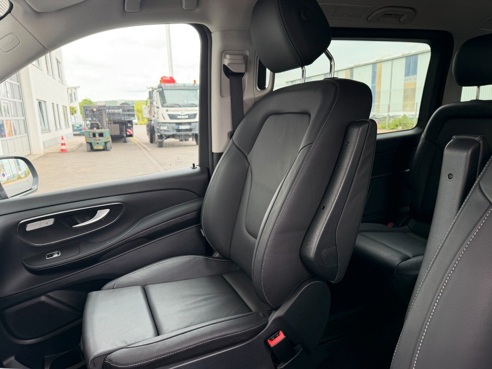 Fahrzeugabbildung Mercedes-Benz V 300 d AVA Extral DISTRONIC Standheiz 360Kamera