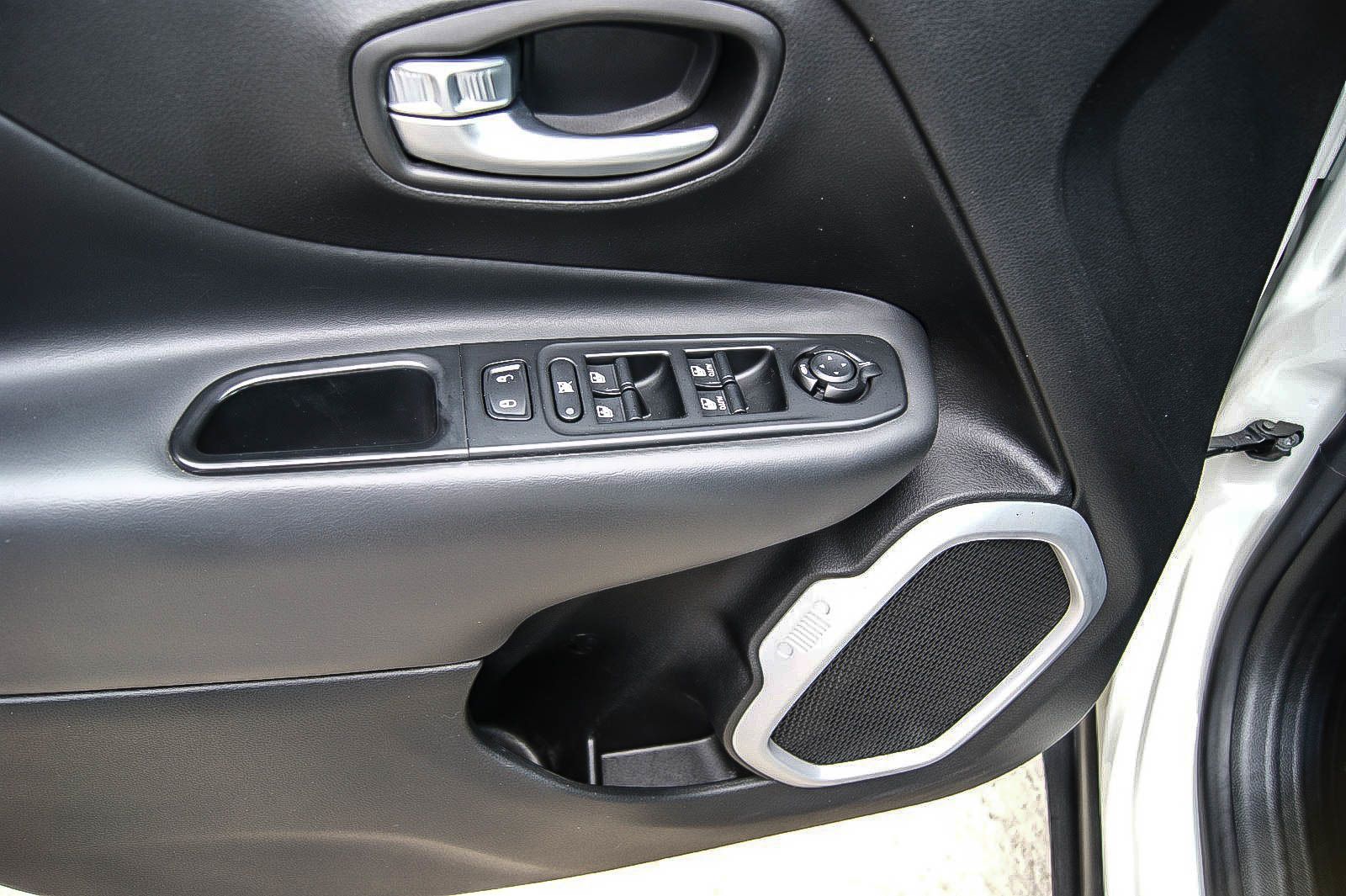 Fahrzeugabbildung Jeep Renegade Limited 4WD Auto LEDER NAVI KEYLESS PDC