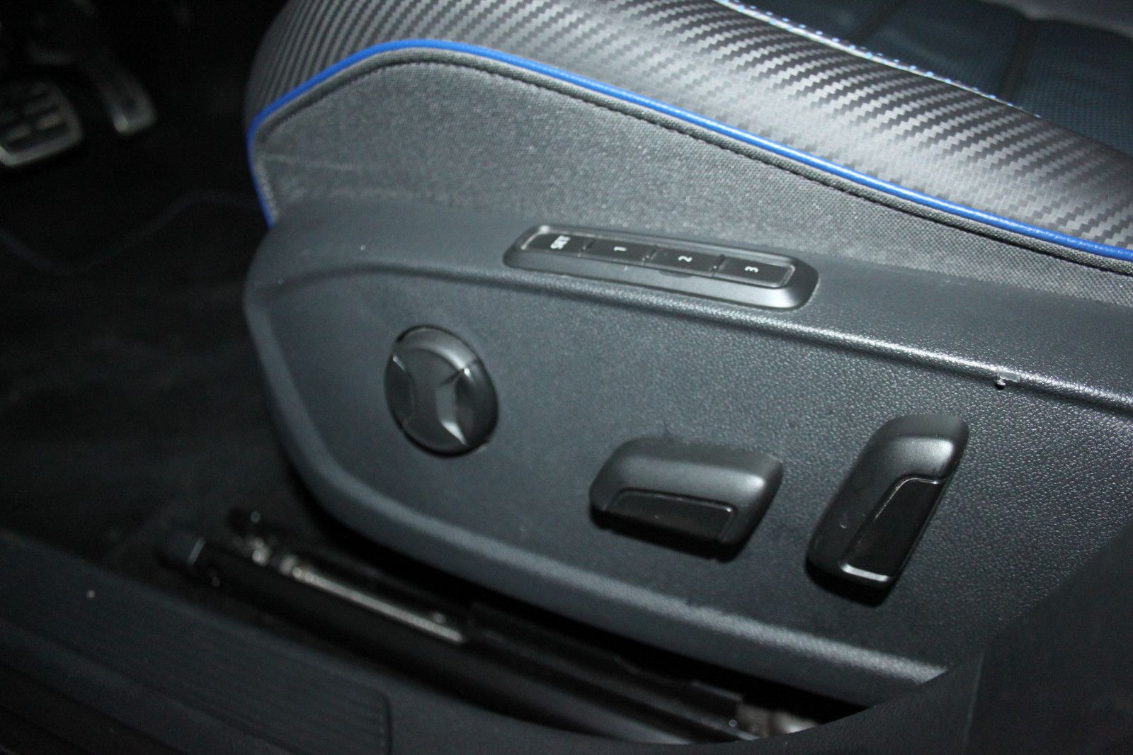 Volkswagen Golf VIII Variant R DSG PANO LEDER IQLED H&K BLC foto 5