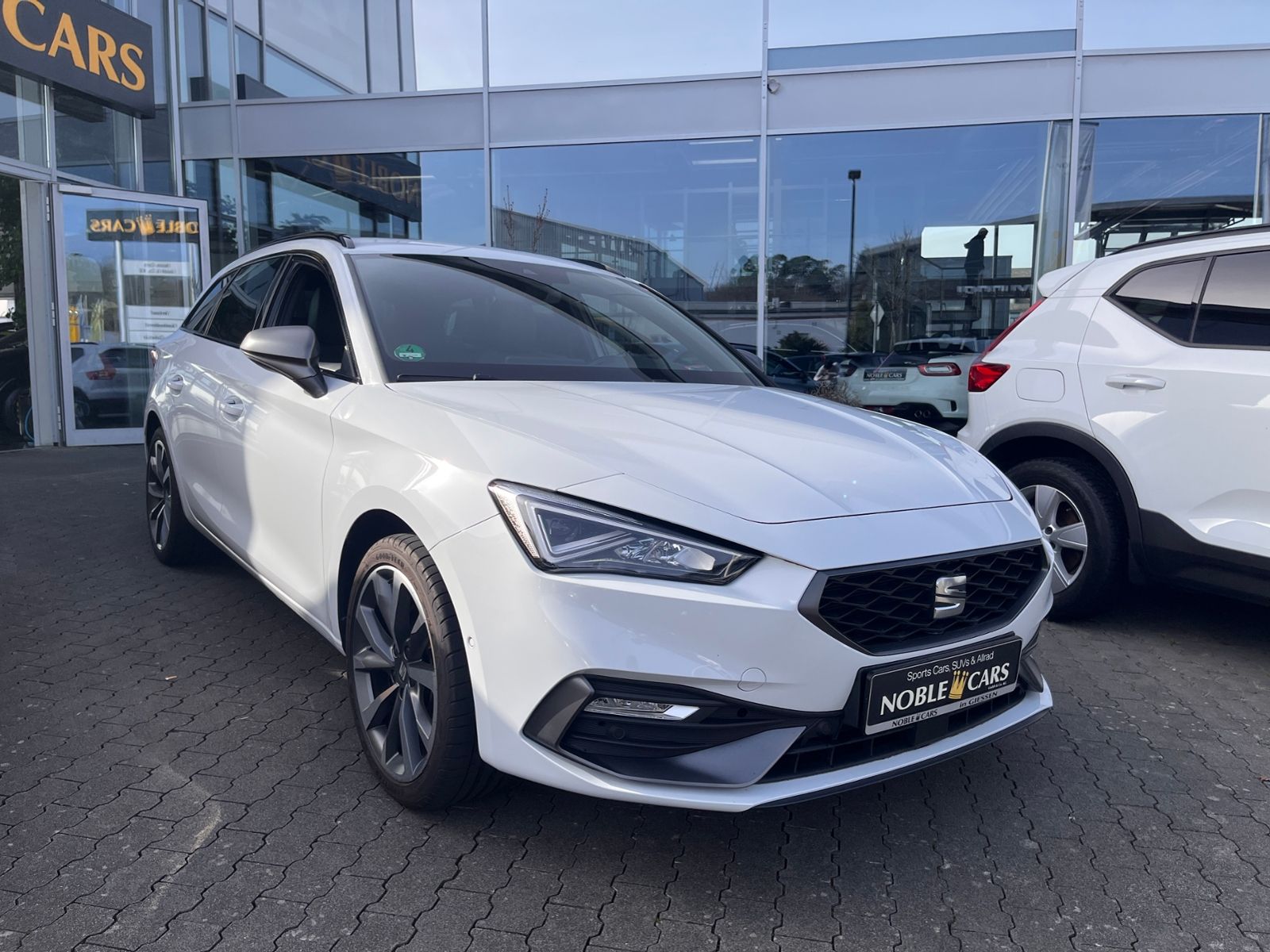 Fahrzeugabbildung SEAT Leon Sportstourer FR e-Hybrid LED NAVI ALU