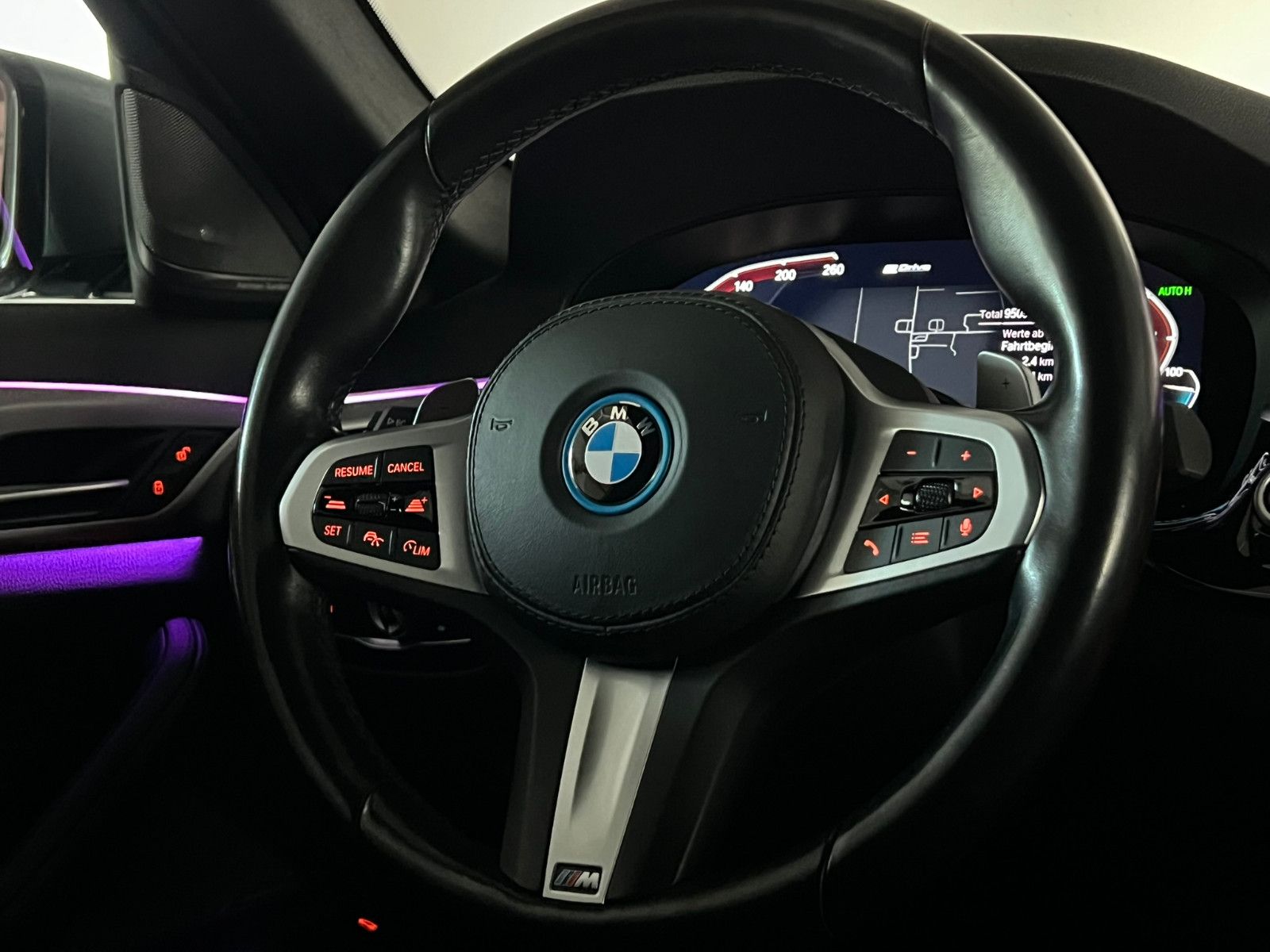 Fahrzeugabbildung BMW 530 e xDrive M SPORT/LASER/HuD/H&K/ACC/AMBI+