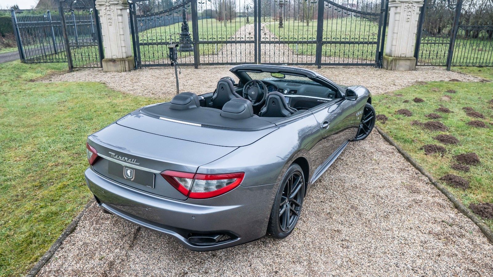 Fahrzeugabbildung Maserati GranCabrio 4.7 V8 Sport/Deutsch/SH lückenlos