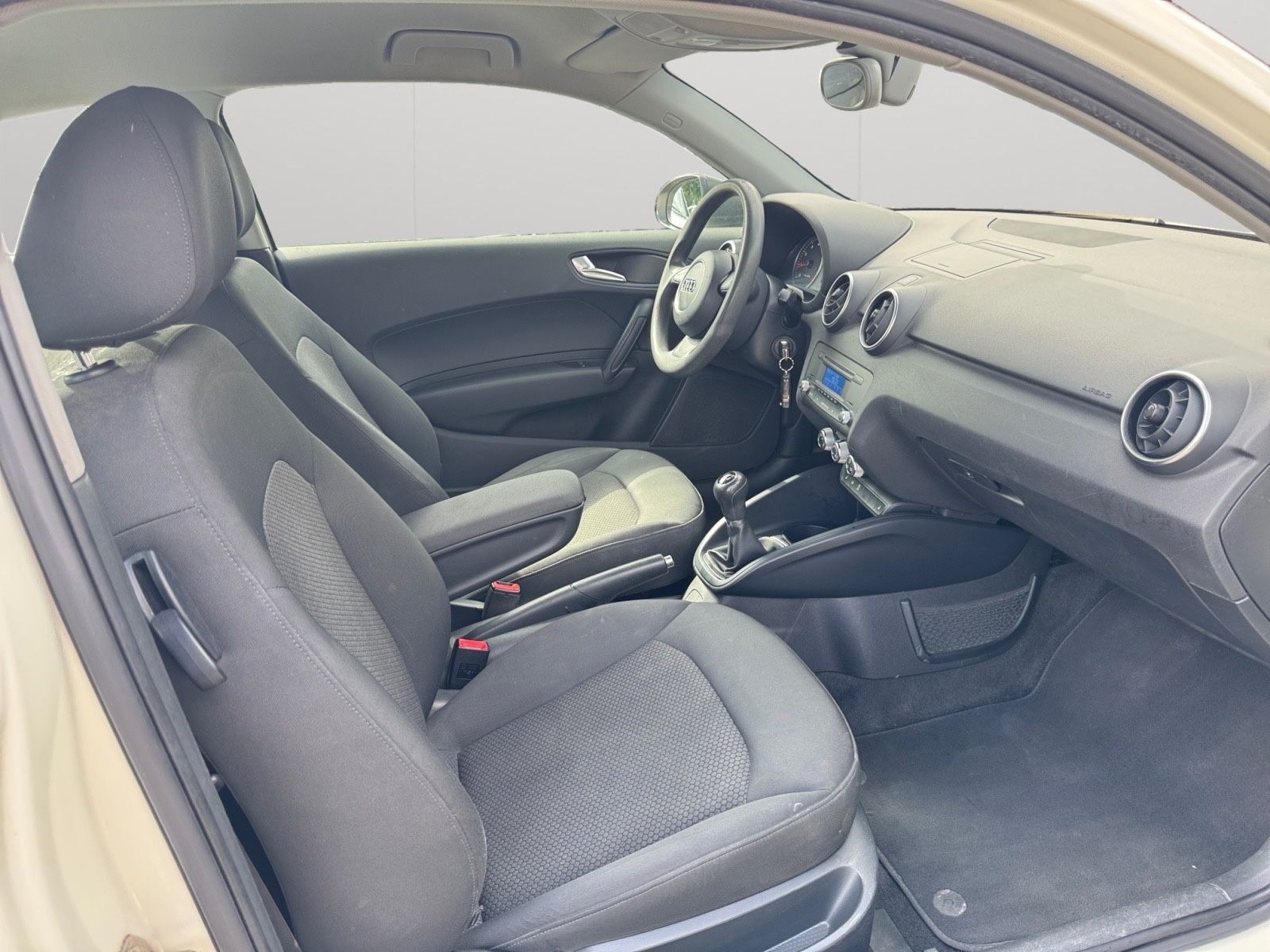 Fahrzeugabbildung Audi A1 attraction*SZH*Klima*PDC*8Fach*Garantie