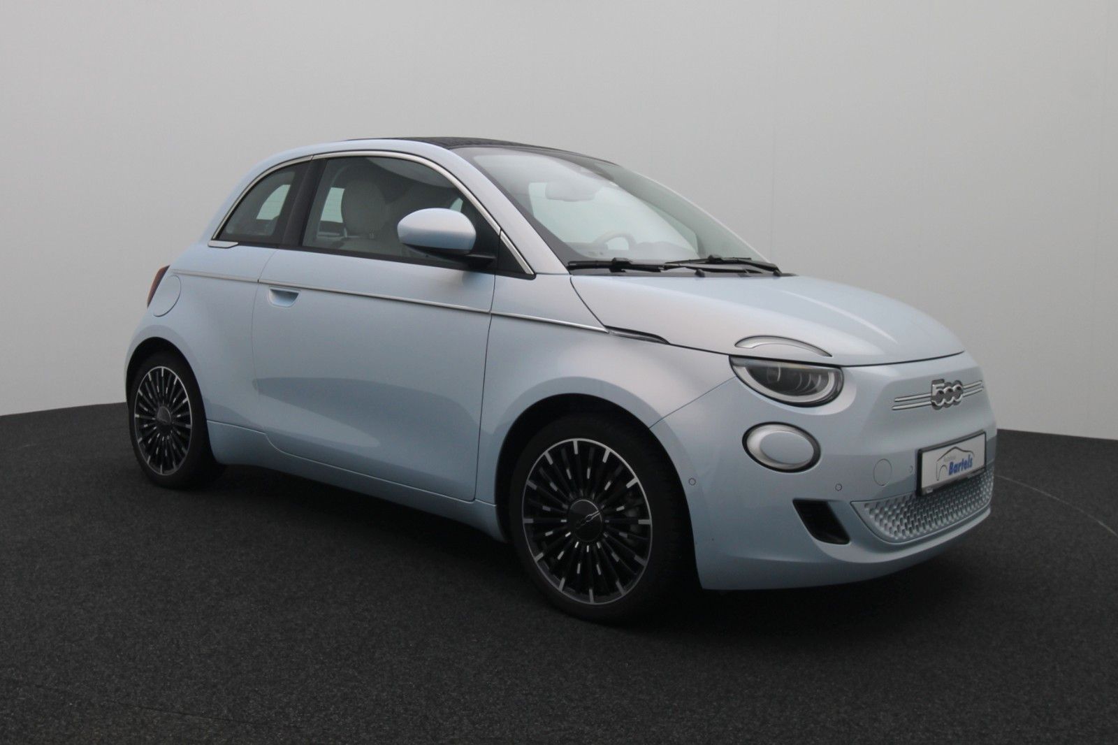 Fahrzeugabbildung Fiat 500e La Prima