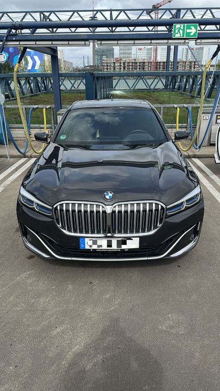 Image of BMW 730