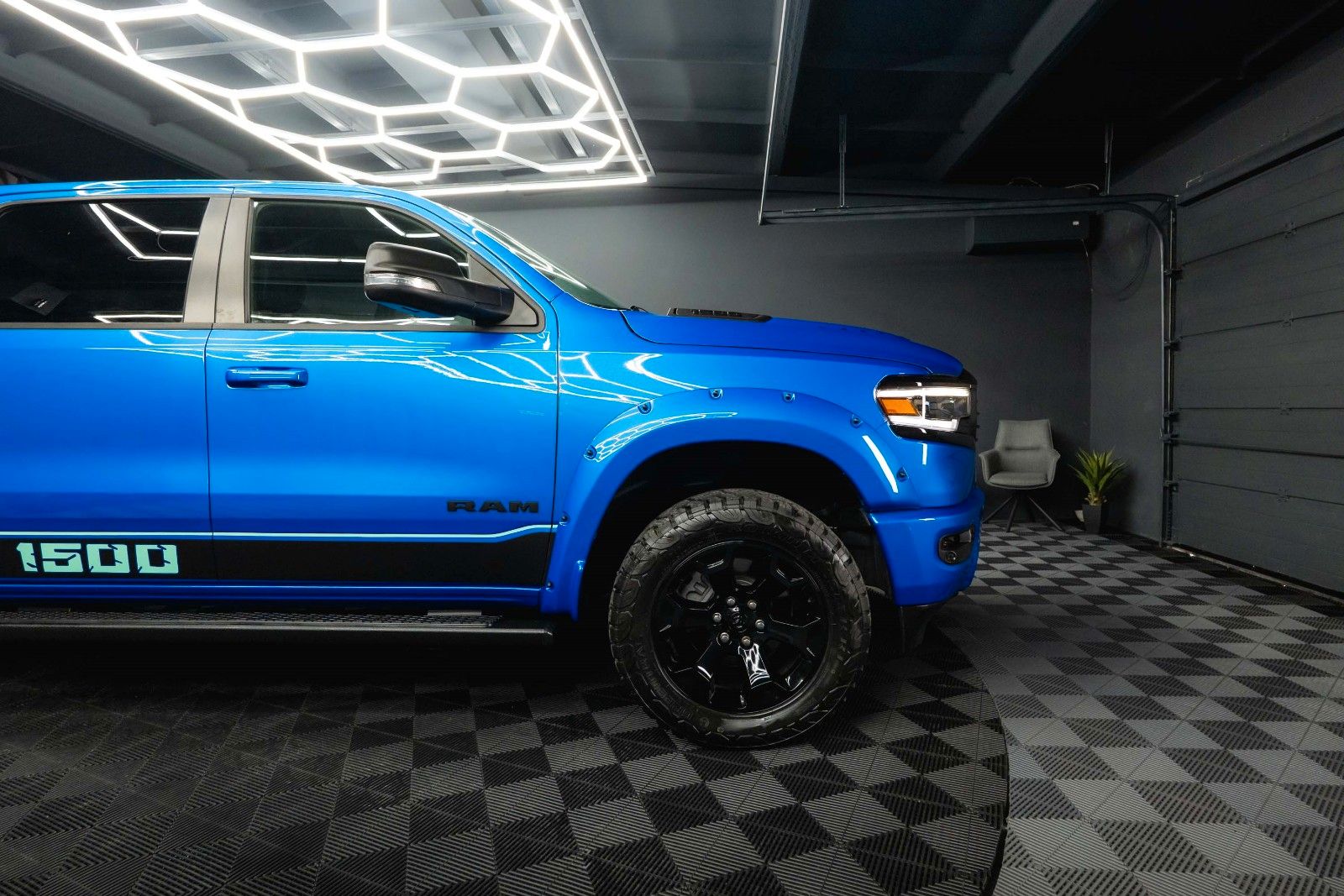 Fahrzeugabbildung Dodge RAM 5.7 V8 HEMI 4x4 LIMITED Blue Edition Offroad