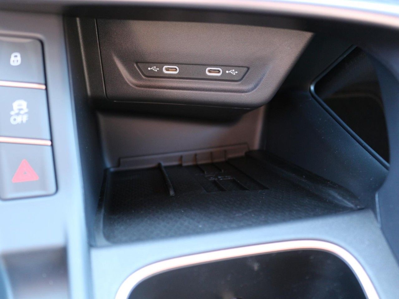 Fahrzeugabbildung CUPRA Terramar VZ 2.0 TSI DSG 4Drive