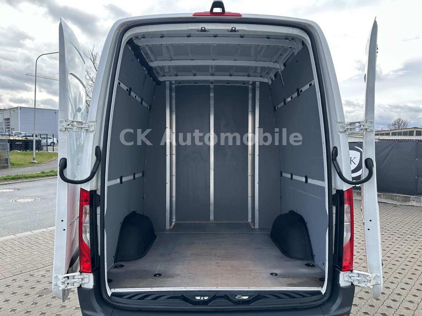Fahrzeugabbildung Mercedes-Benz Sprinter III Kasten 319 V6 RWD Mixto/Autom./Navi