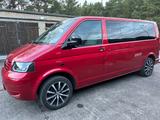 Volkswagen T5 Caravelle - rote Volkswagen T5 Caravelle