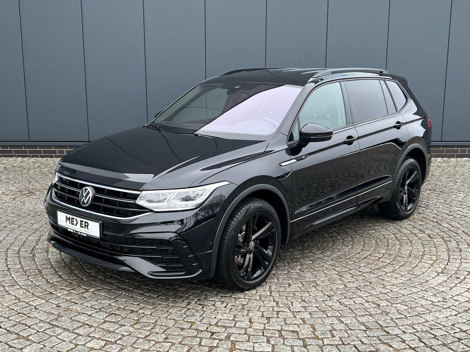 Fahrzeugabbildung Volkswagen Tiguan Allspace R-Line 2.0 TDI DSG 4MOTION *AHK,