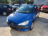 Peugeot 206 1.1 wenig KM! TÜV 09/27! KLIMA! 2. Hand! - Peugeot Gebrauchtwagen von 2000