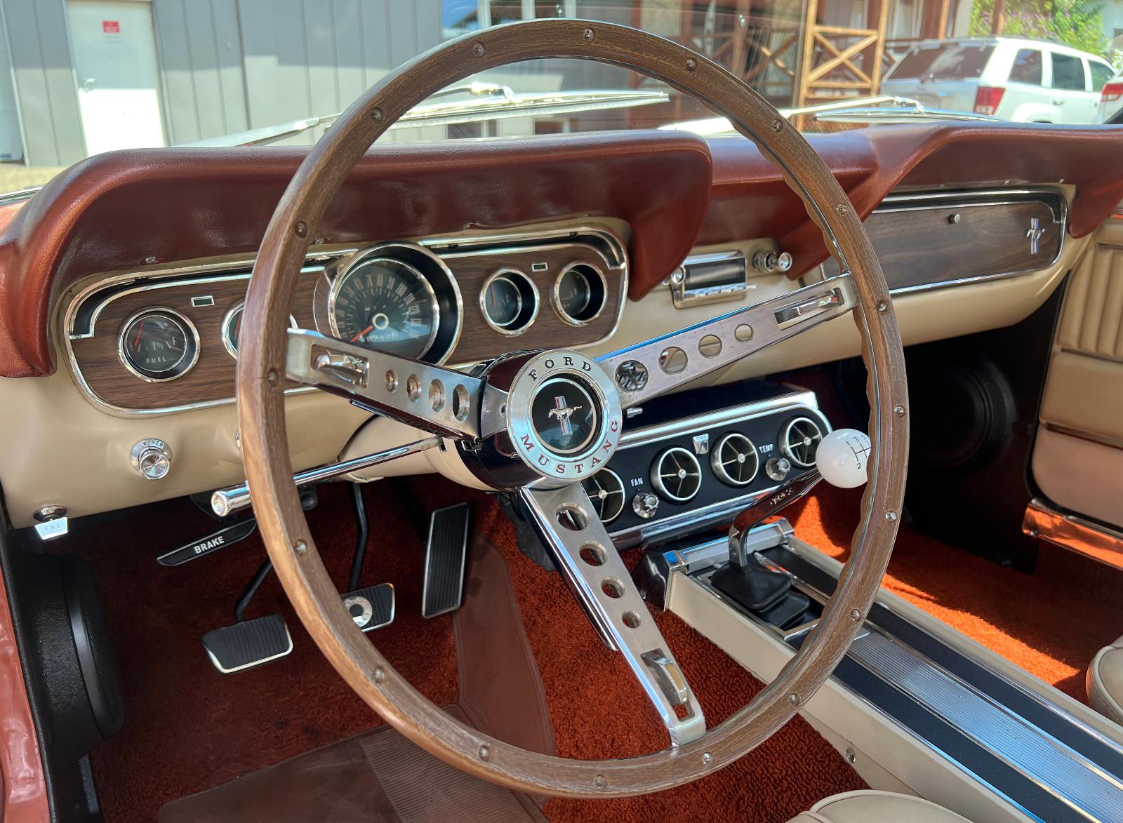 Ford Mustang Fastback GT, Pony, Voll-Ausstattung