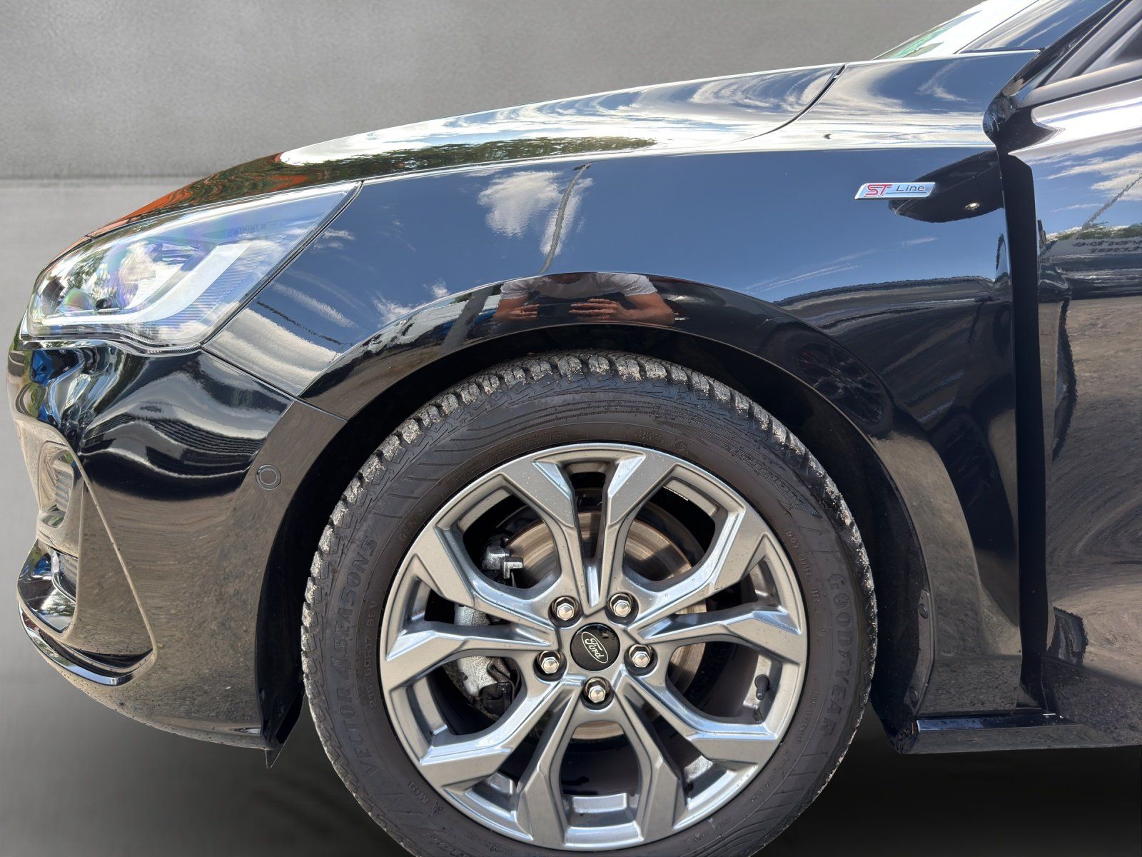 Fahrzeugabbildung Ford Focus 1.5 ST-Line X Aut./LED/ACC/AHK/KAMERA/SHZ
