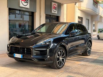 Porsche Cayenne - 1