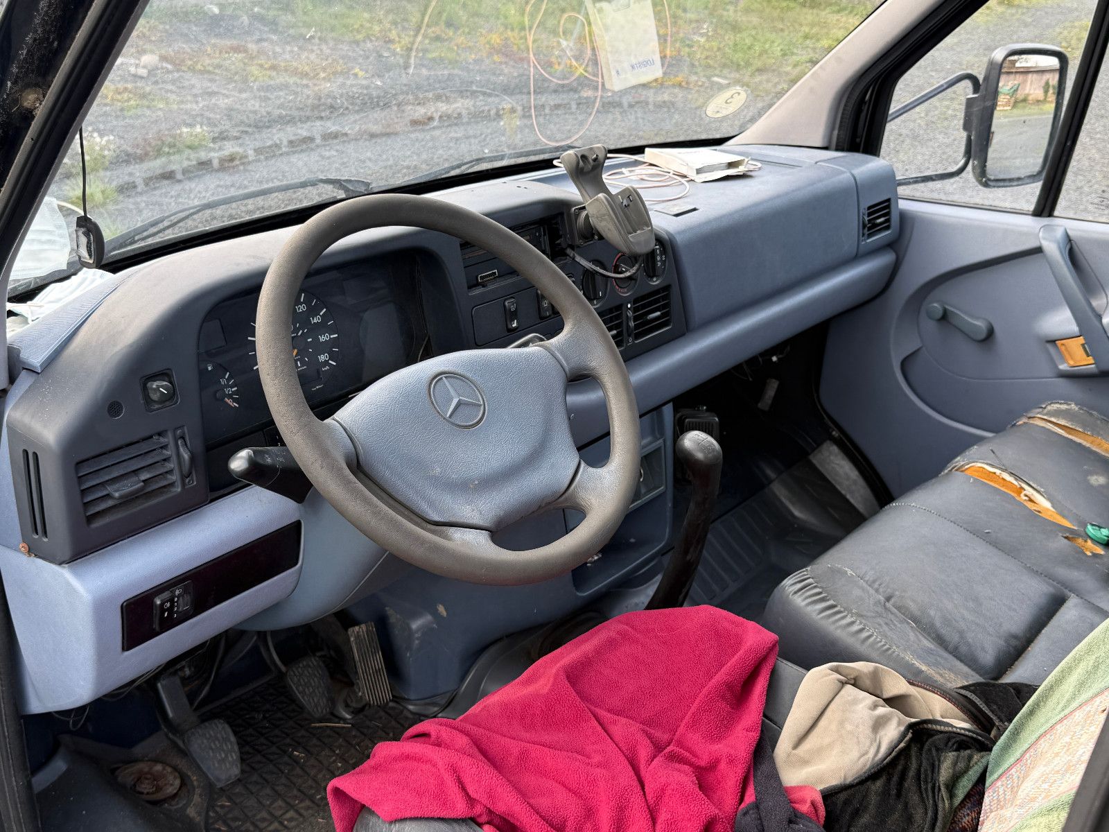 Fahrzeugabbildung Mercedes-Benz Sprinter 412 D Abschleppwagen Klima 3-Sitzer