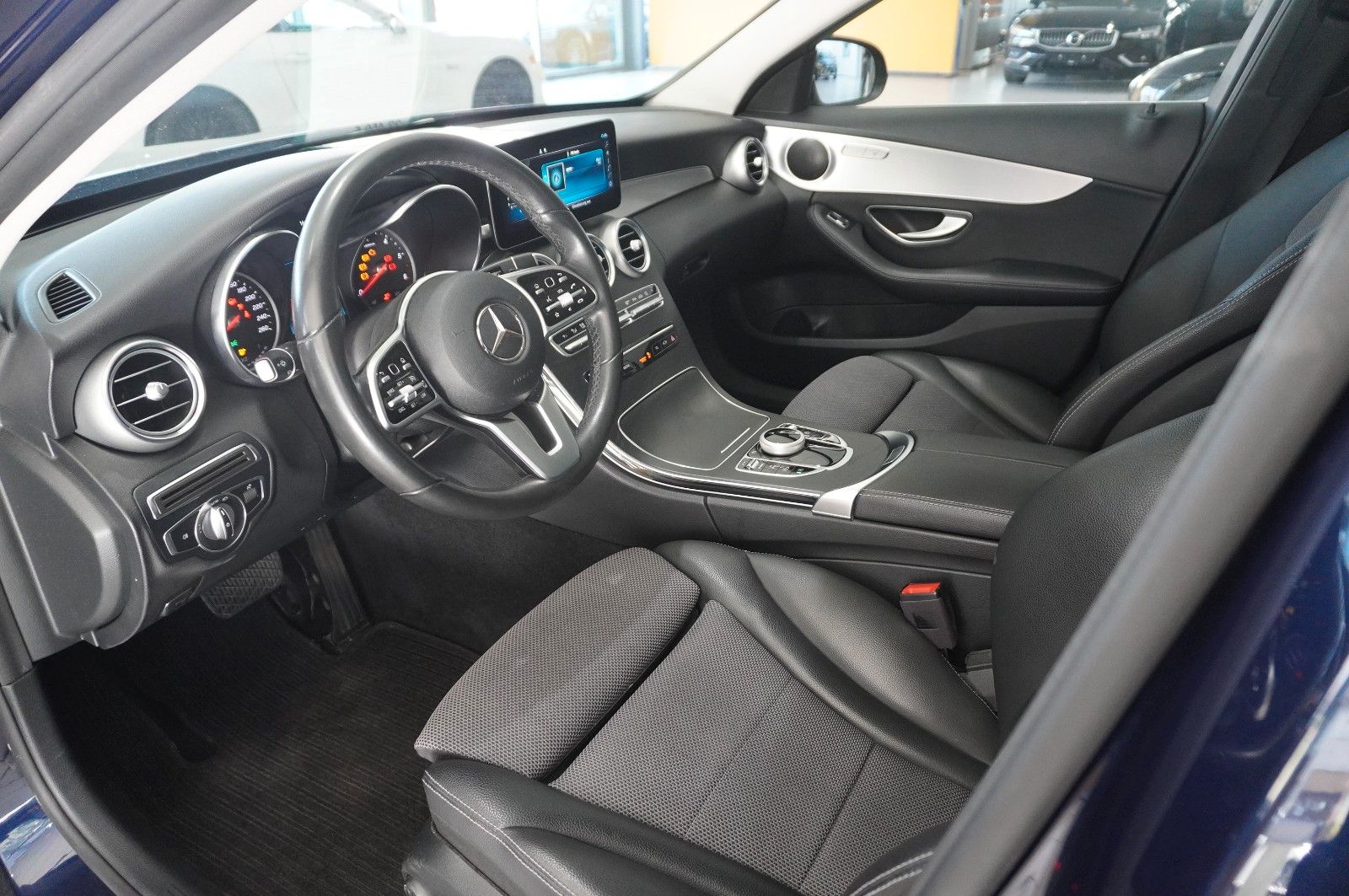 Fahrzeugabbildung Mercedes-Benz C 220 D LIM. AVANTGARDE NAVI/LED/KAMERA/SHZ/AHK