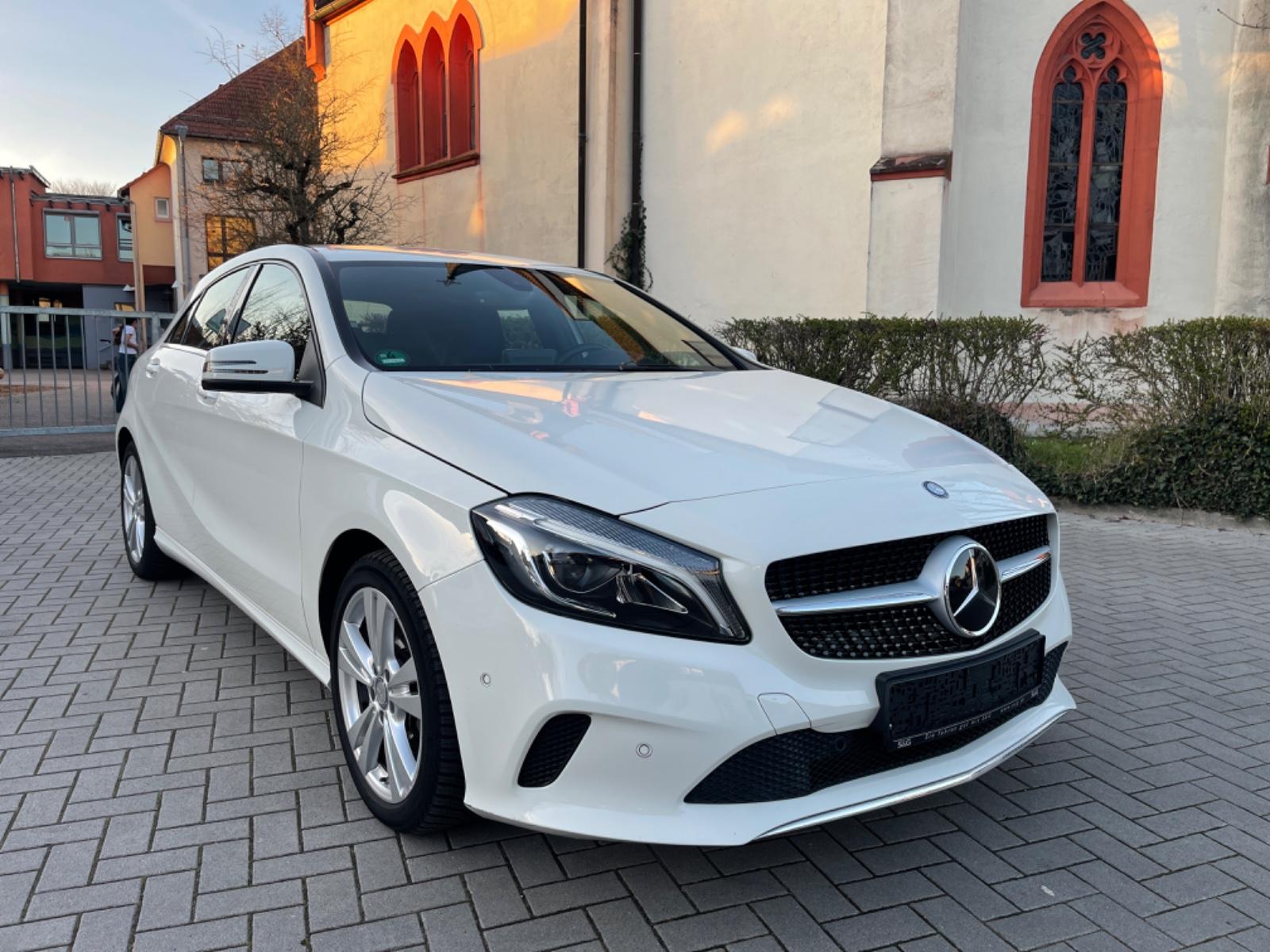 Mercedes-Benz A 200*LED*PDC*TEMPO*NAVI*TEILLEDER*GEPFLEGT*