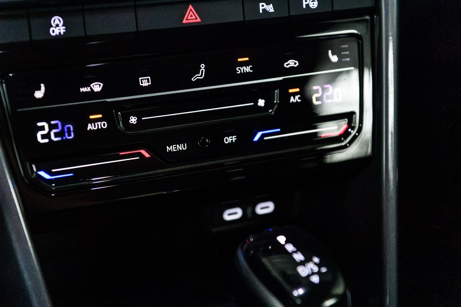Fahrzeugabbildung Volkswagen T-Roc Style 1.5l TSI DSG +Navi +AHK +ACC +LED
